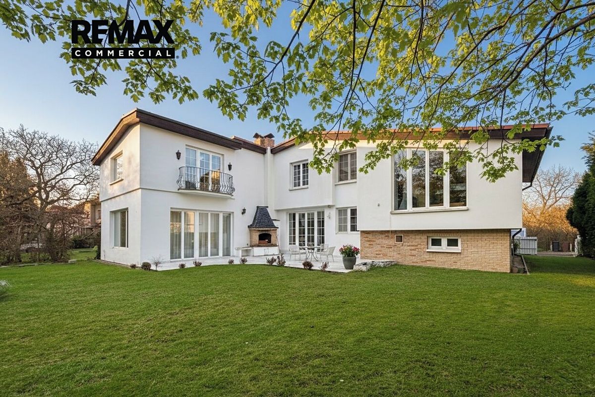 Prodej vily 355 m², pozemek 905 m²